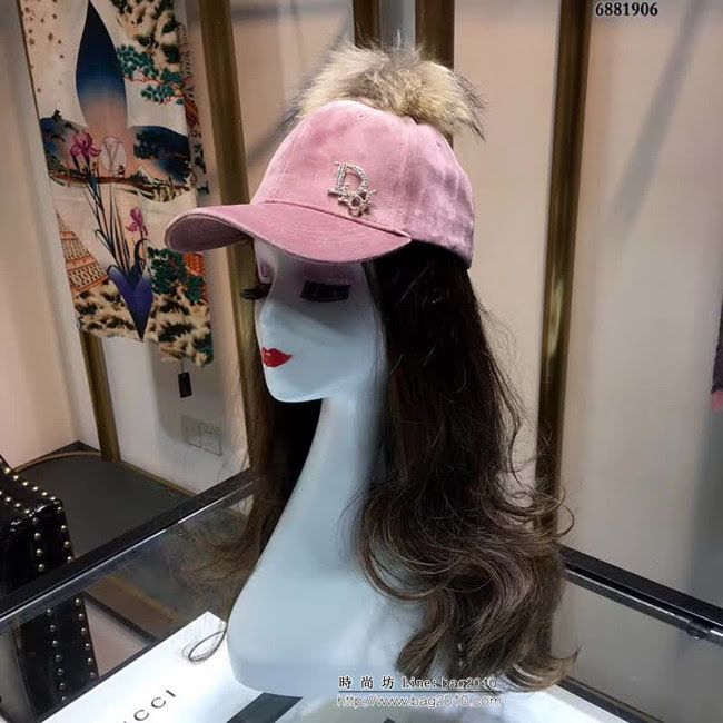 DIOR迪奧 火爆新款 羊絨搭配毛球鴨舌帽 6881906 LLWJ5657